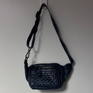Vilenca Holland Italian leather Navy Crossbody Bag